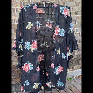 NWT FLORAL KIMONO❤️